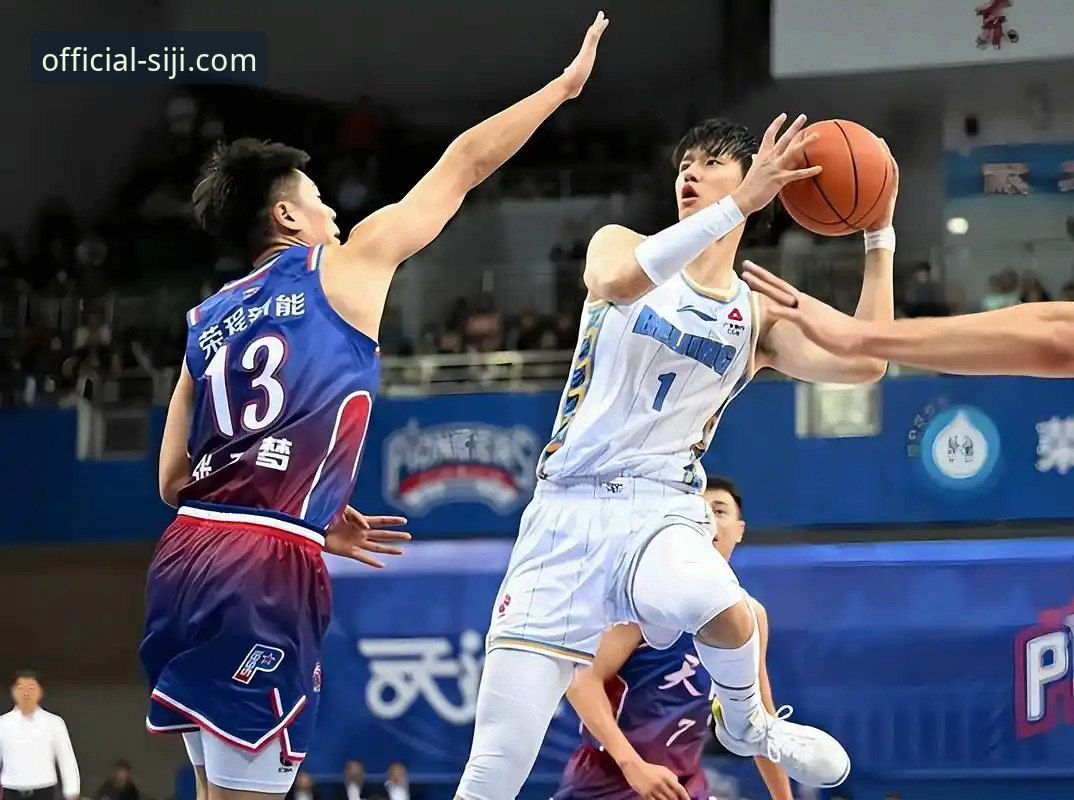 上海男篮12连胜巩固榜首实战解析